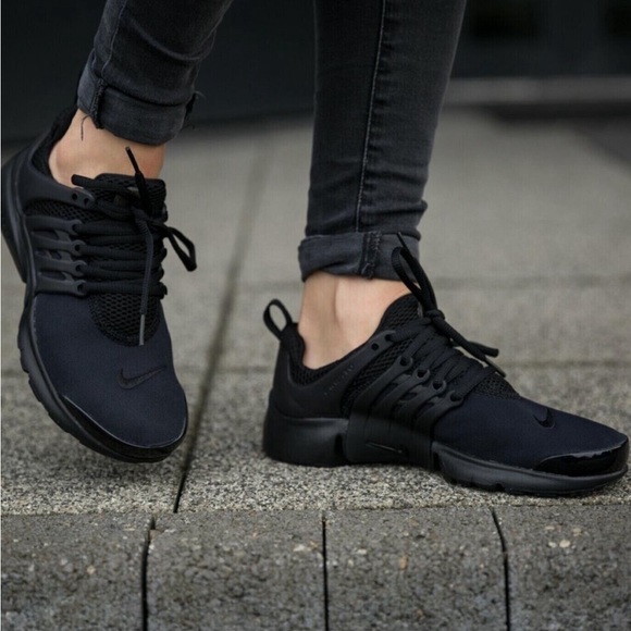 Nike Air Presto Triple Black Athletic Shoes - Picture 1 of 7